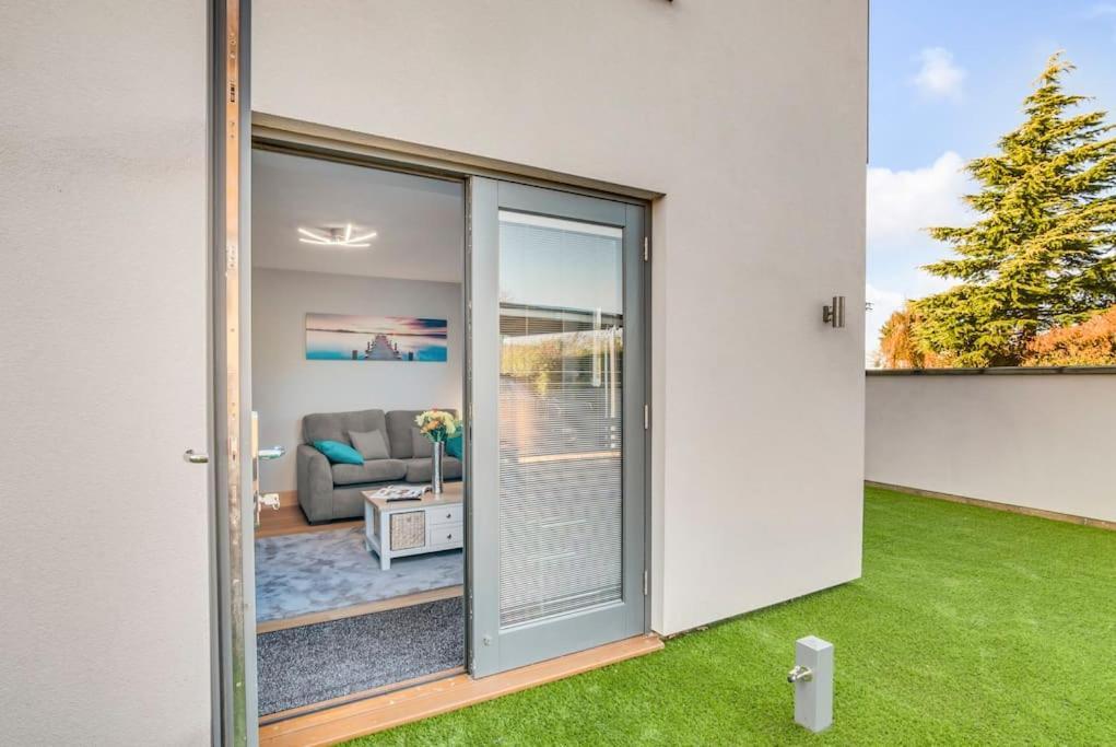 Isabel'S Wing! A Stunning 2 Bedroom Property NWI Exterior foto